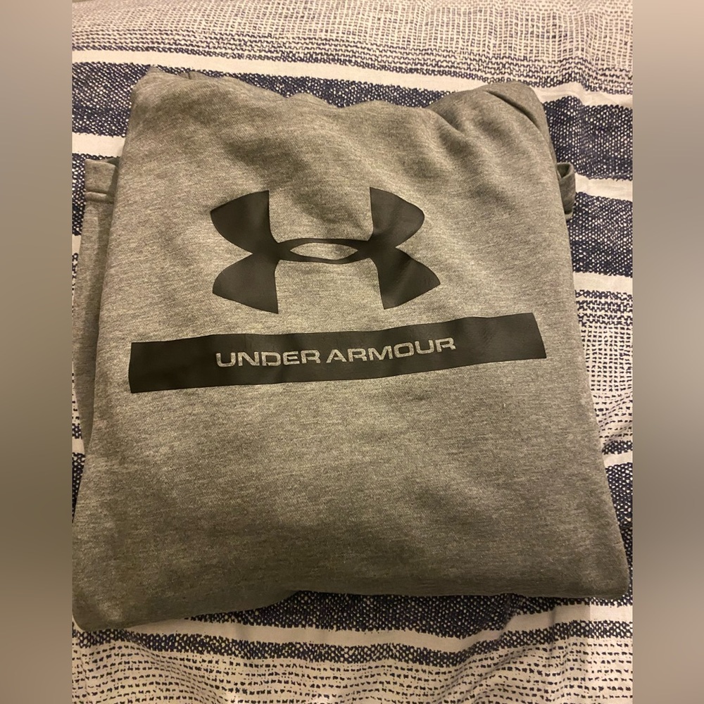 Under armour sweatshirt